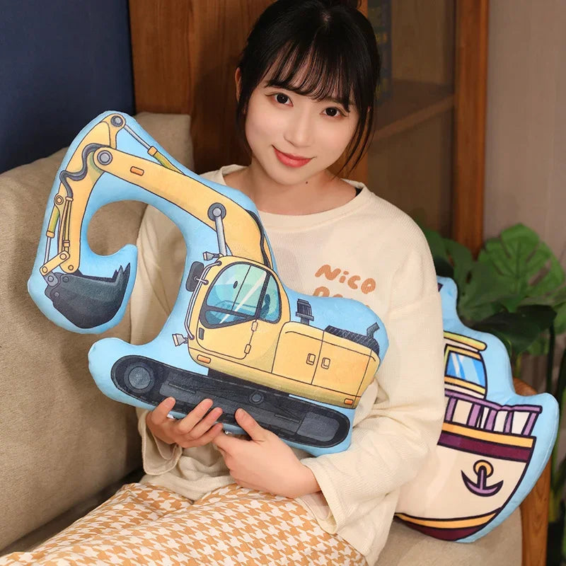 Spielerische Kuschelkissen mit Auto u. a. Motiven