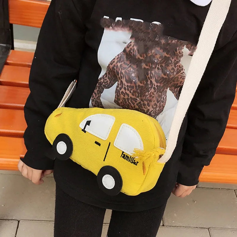 Niedliche Umhängetasche im Auto-Look – Perfekt für kleine Autofans