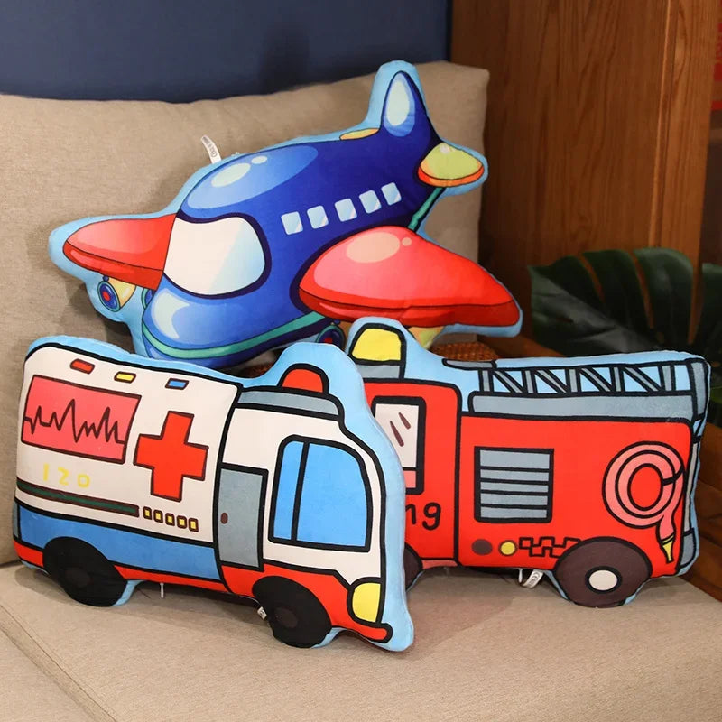 Spielerische Kuschelkissen mit Auto u. a. Motiven