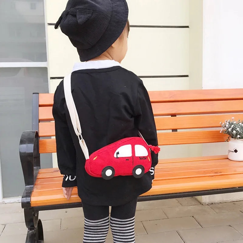Niedliche Umhängetasche im Auto-Look – Perfekt für kleine Autofans