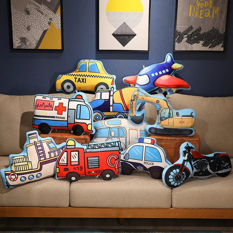 Spielerische Kuschelkissen mit Auto u. a. Motiven